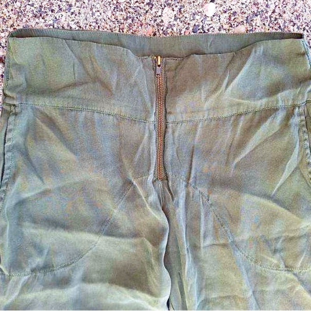 BNWOT 95% SILK GREEN ACACIA PANTS